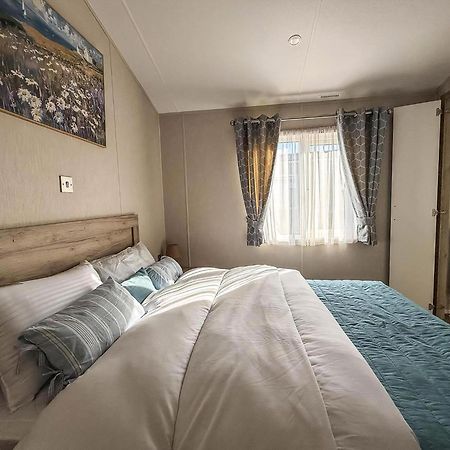 Stunning 6 Berth Lodge With Full Sea Views In Suffolk Ref 68007Cr Лоустофт Экстерьер фото