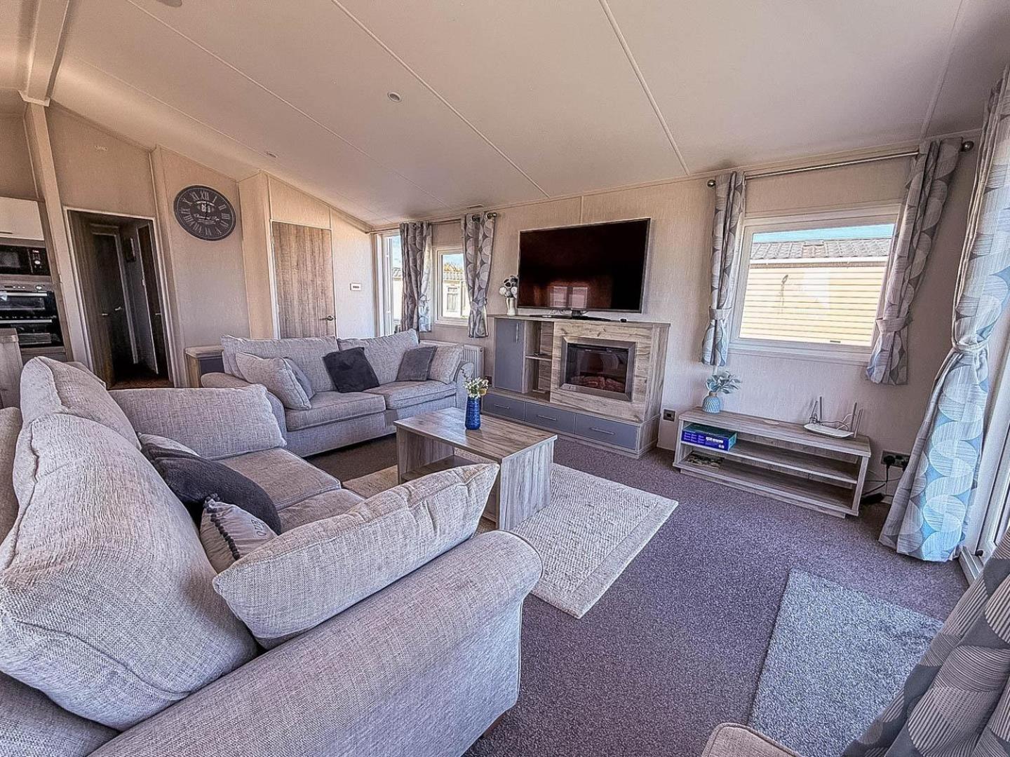 Stunning 6 Berth Lodge With Full Sea Views In Suffolk Ref 68007Cr Лоустофт Экстерьер фото